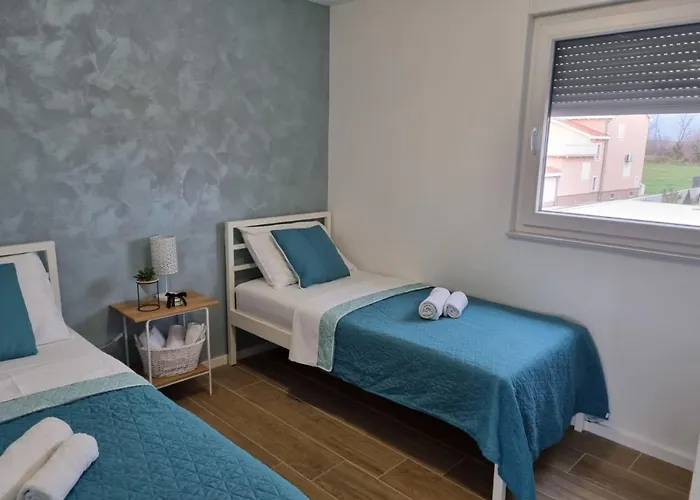 Maris Apartment *