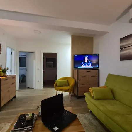 Maris Nin